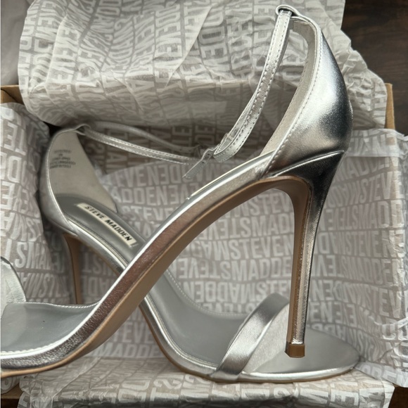Steve Madden Silver Leather High Heel Sandal (size 11/ 12) - Picture 4 of 10